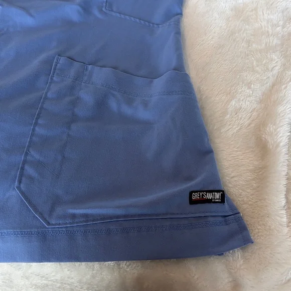 Grey's Anatomy Light Blue Scrub Top | Size M - Picture 4 of 8